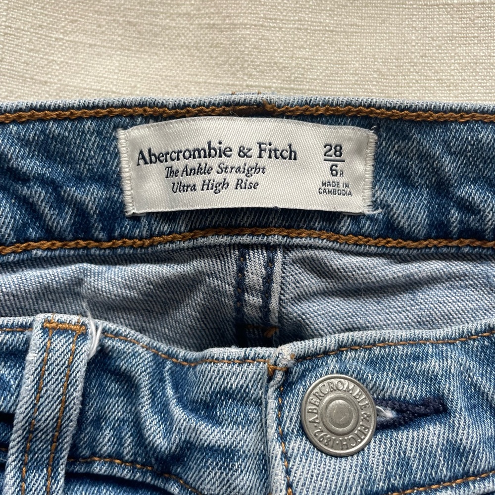 Abercrombie & Fitch Ankle Straight Jeans in Light Blue
